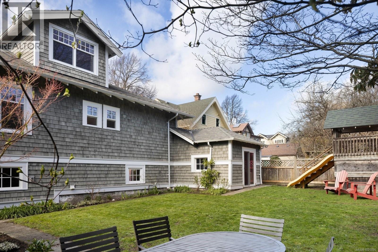 1175 St. Patrick St, Oak Bay