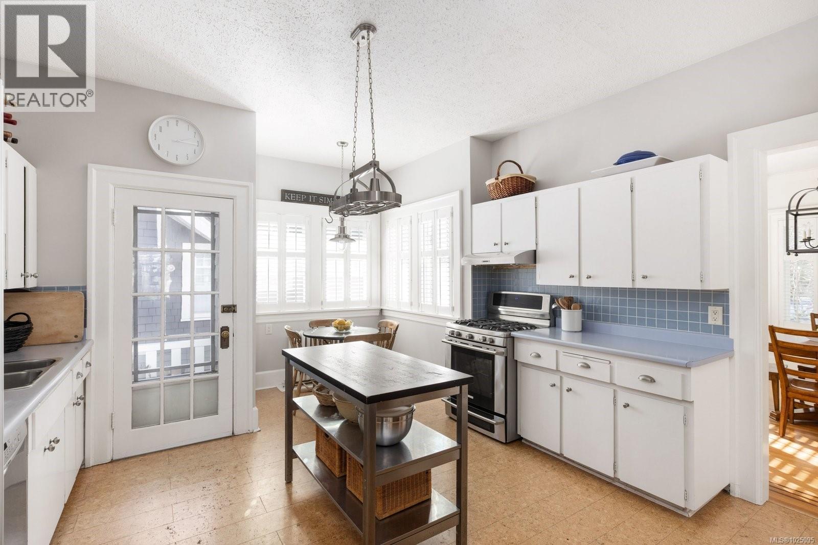 1175 St. Patrick St, Oak Bay