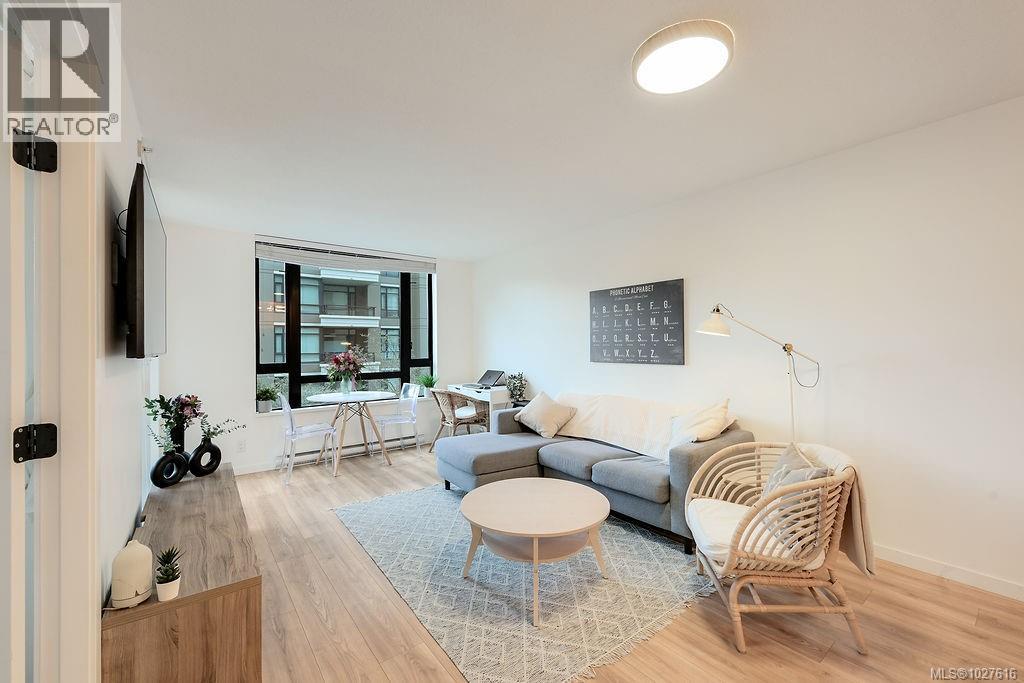 205 751 Fairfield Rd, Victoria