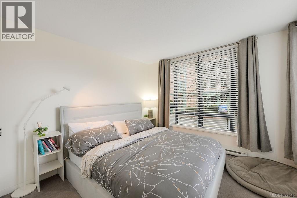 205 751 Fairfield Rd, Victoria