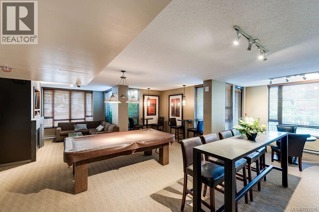 205 751 Fairfield Rd, Victoria