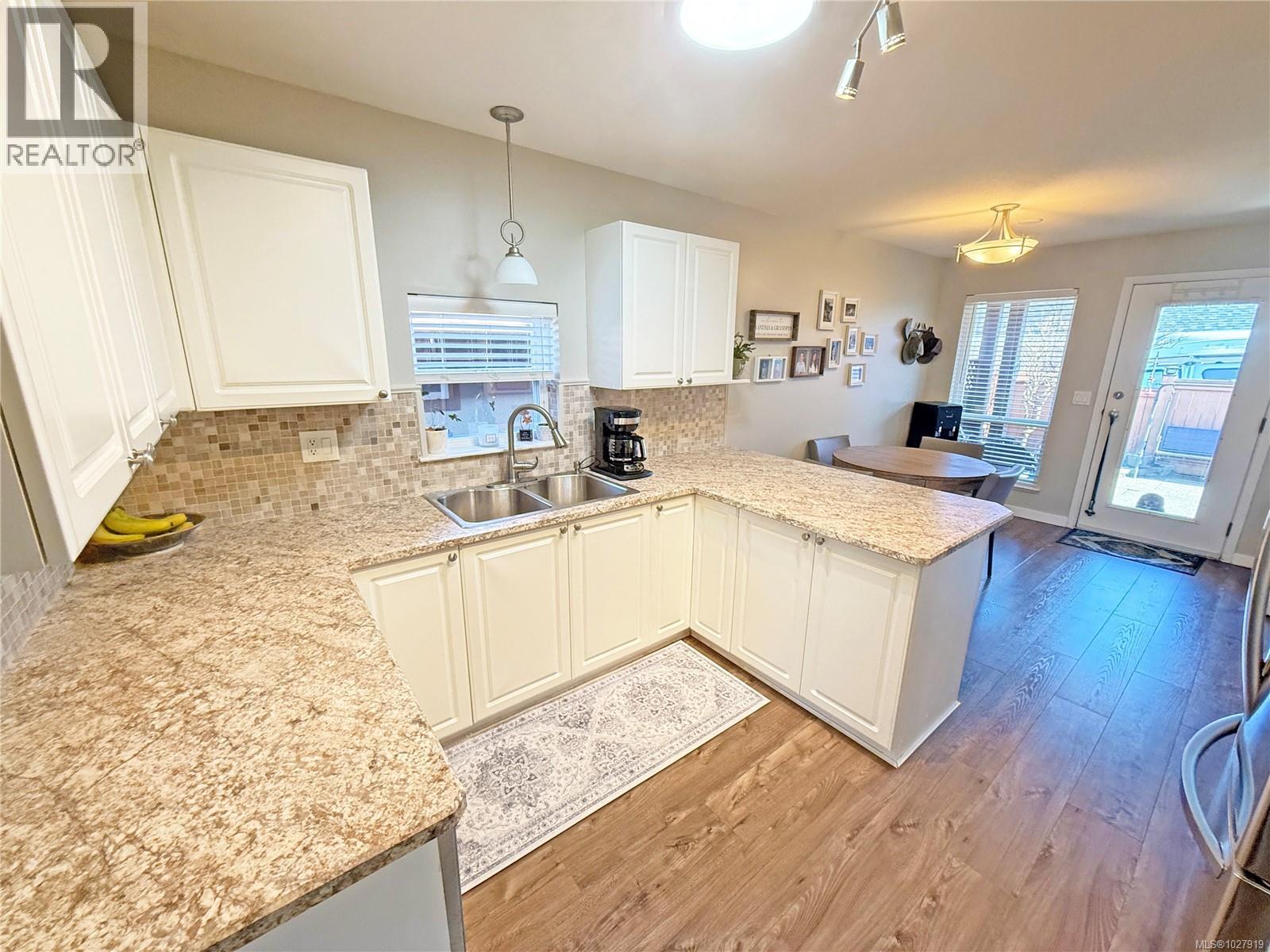 586 Hampstead St, Parksville