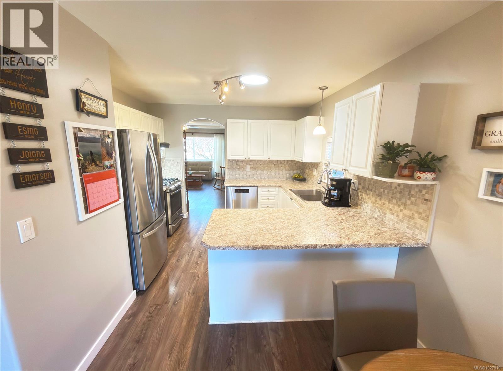 586 Hampstead St, Parksville