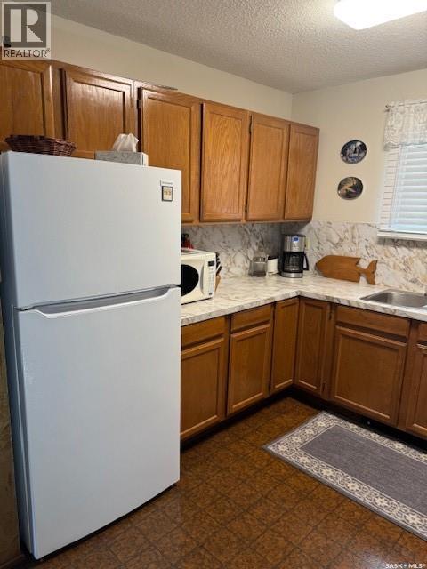 2108 SPRUCE CRESCENT - 2