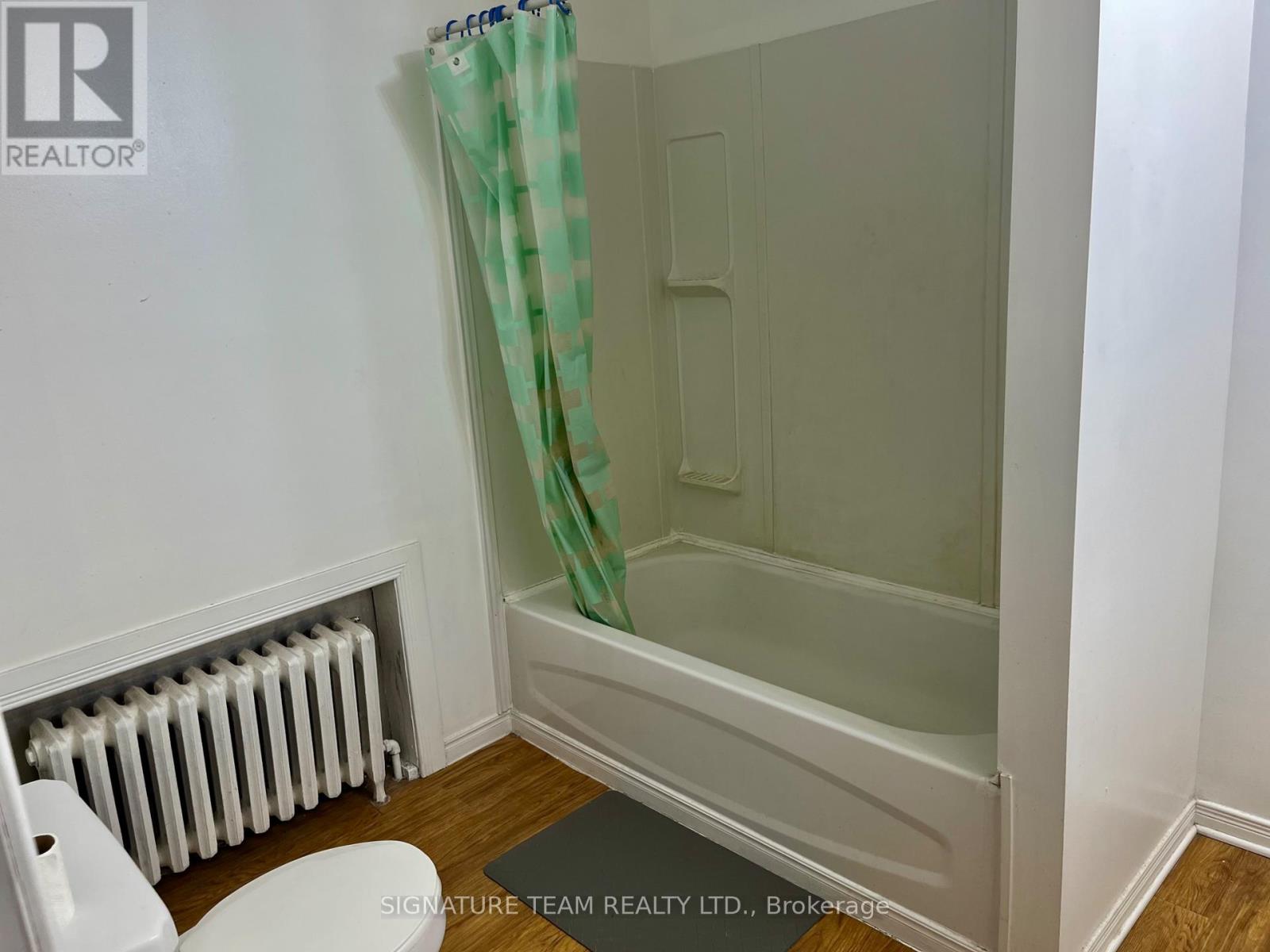 Boarding Rooms Shared Bathroom x 2