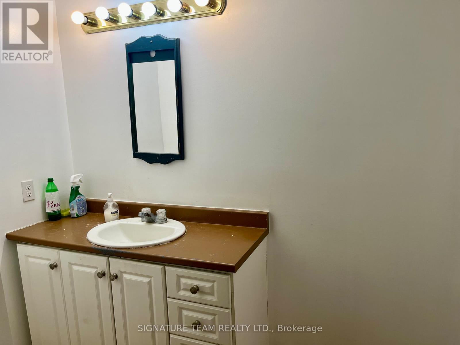 Boarding Rooms Shared Bathroom x 2
