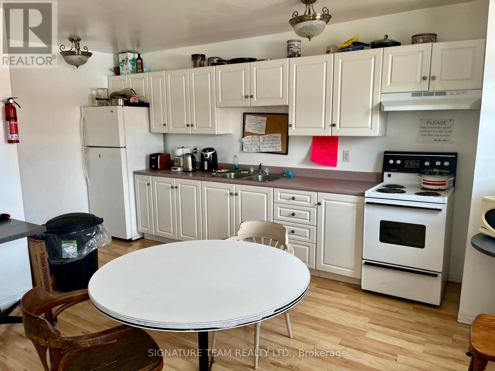Boarding Rooms Shared Dining Area & Kitchen