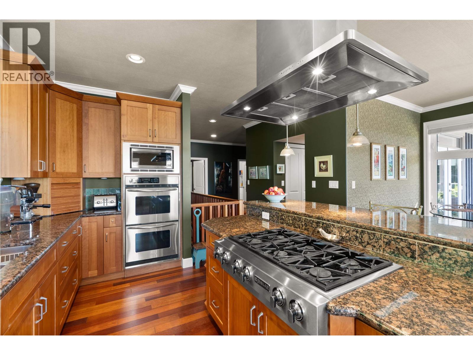 2440 SUNSHINE COAST HIGHWAY, Roberts Creek