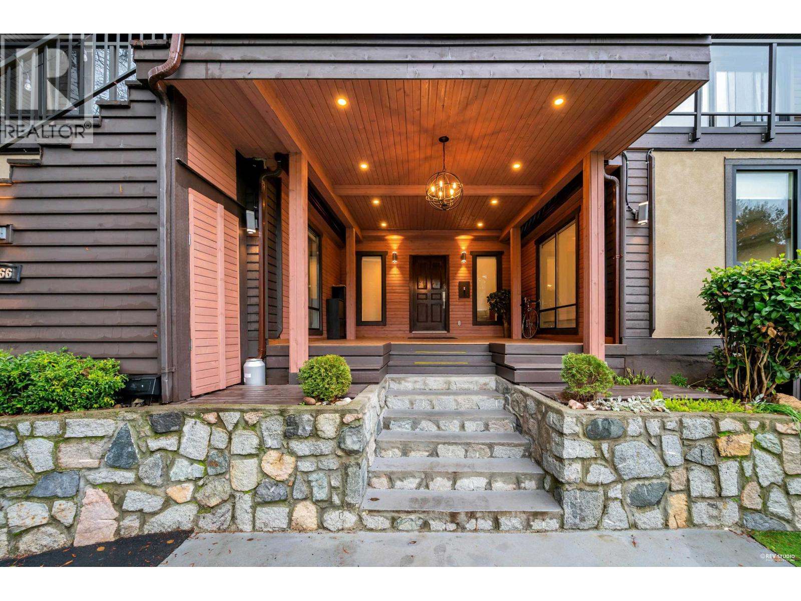 4066 NORWOOD AVENUE, North Vancouver