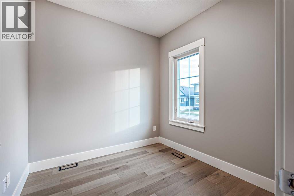 
          925 Reynolds Lane Southwest
            <br/>
            <span>Airdrie</span>
            , 
            <span>AB</span>
             <span>T4B5L7</span>
         - Photo 24