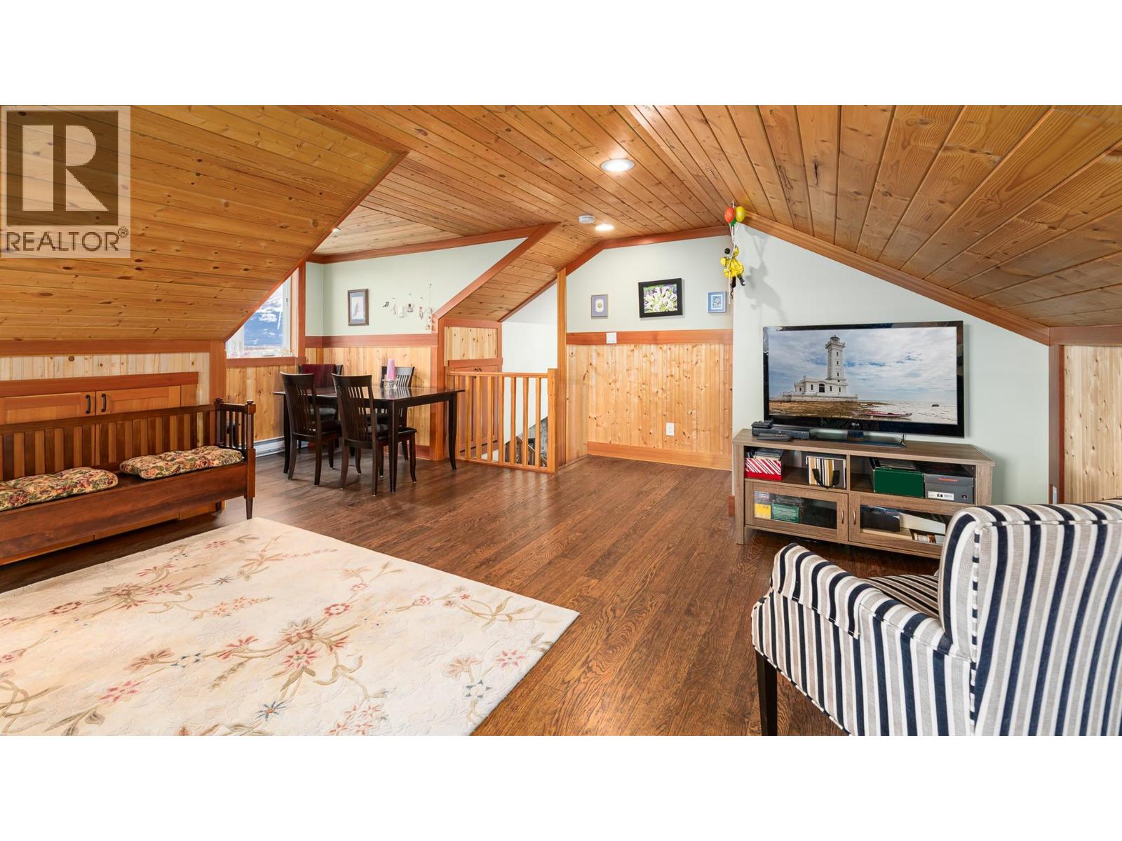 1021 Kootenay Place - 8