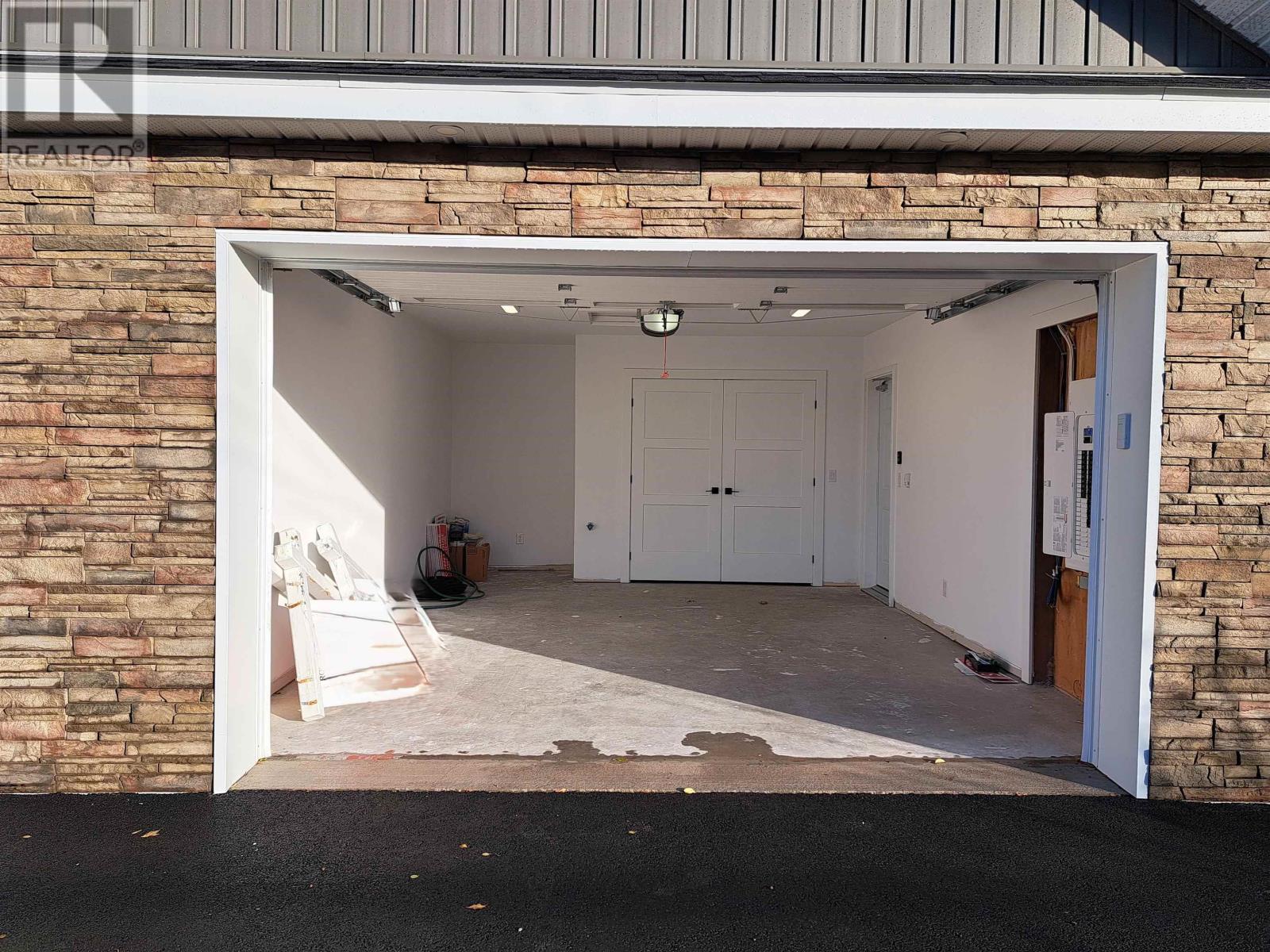 Property 23 of 28 of 127 Kent Road