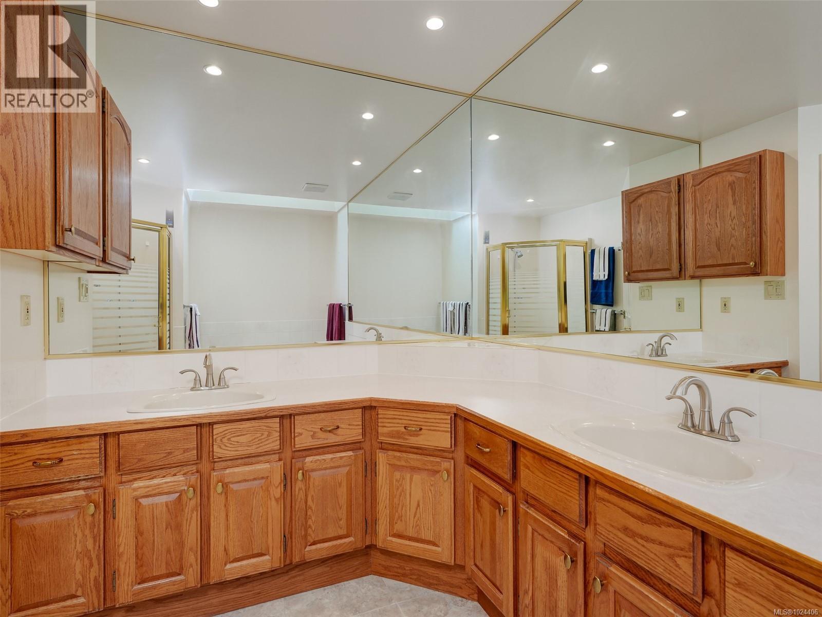 714 6880 Wallace Dr, Central Saanich