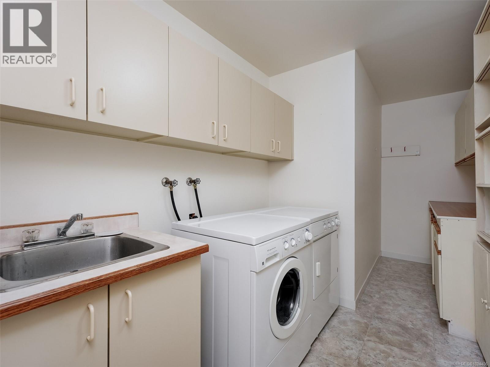 714 6880 Wallace Dr, Central Saanich