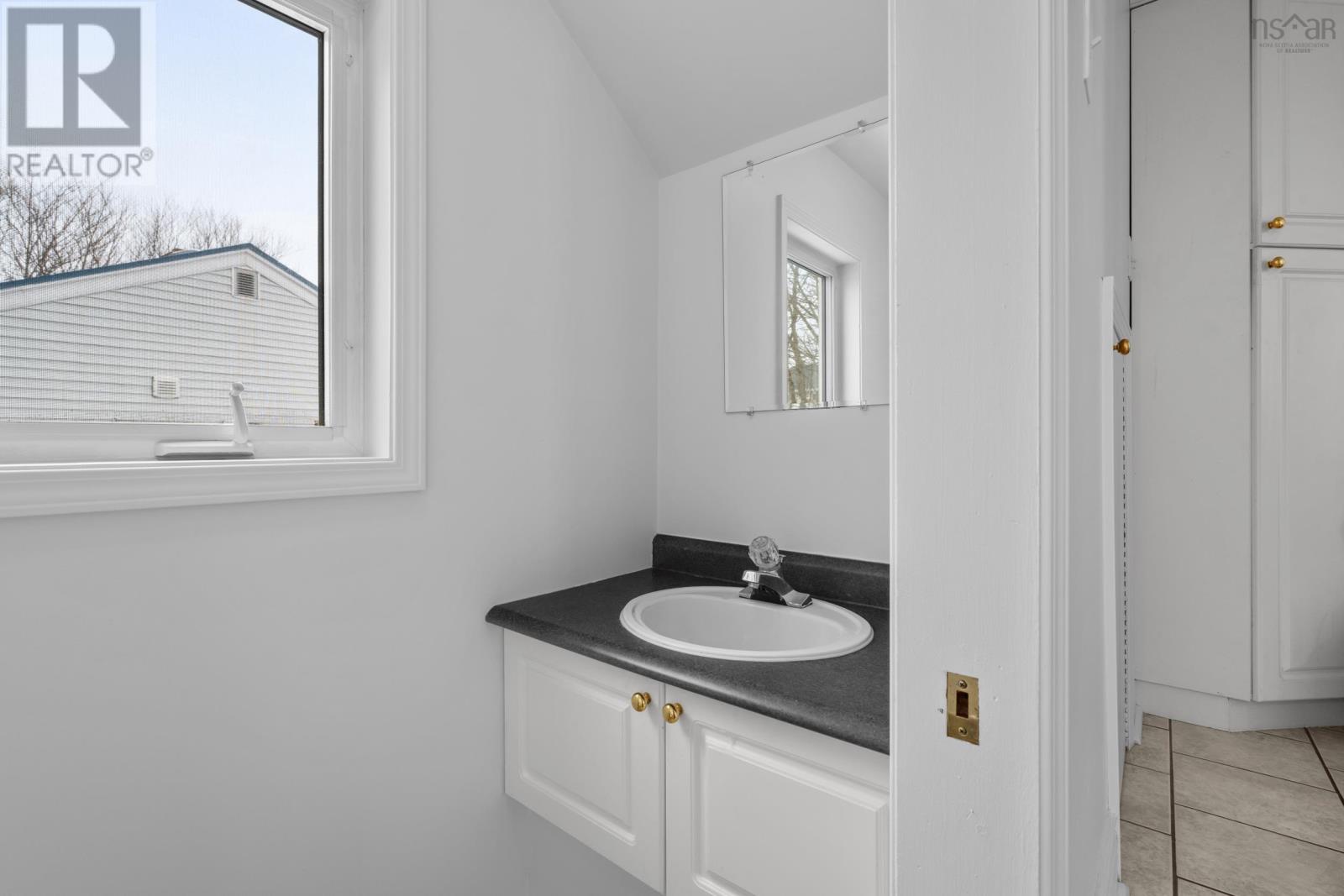 Property 22 of 48 of 121 School Avenue