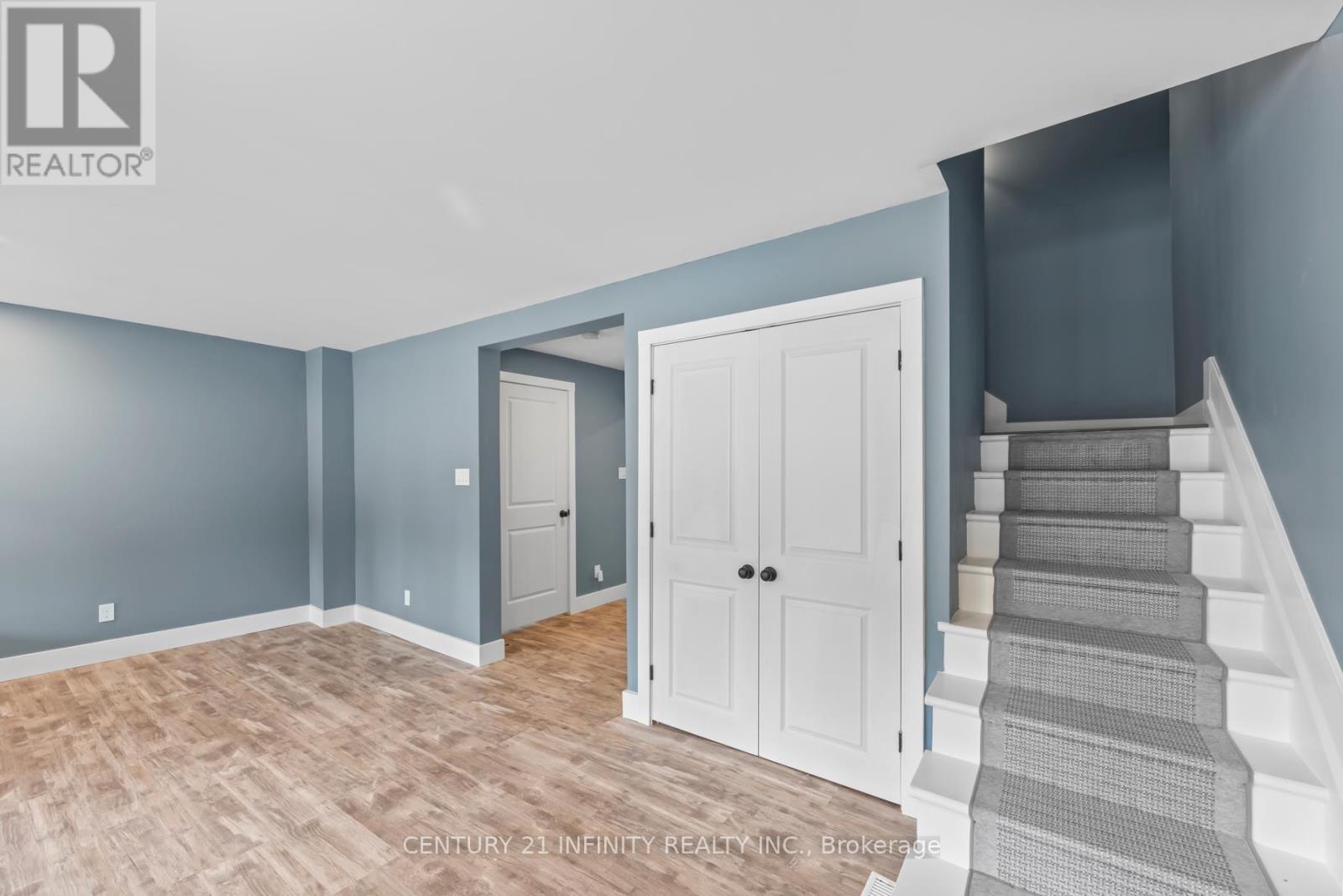 11 CAMPBELL STREET — photo 37