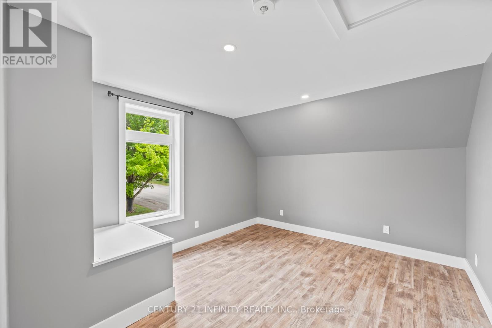 11 CAMPBELL STREET — photo 40