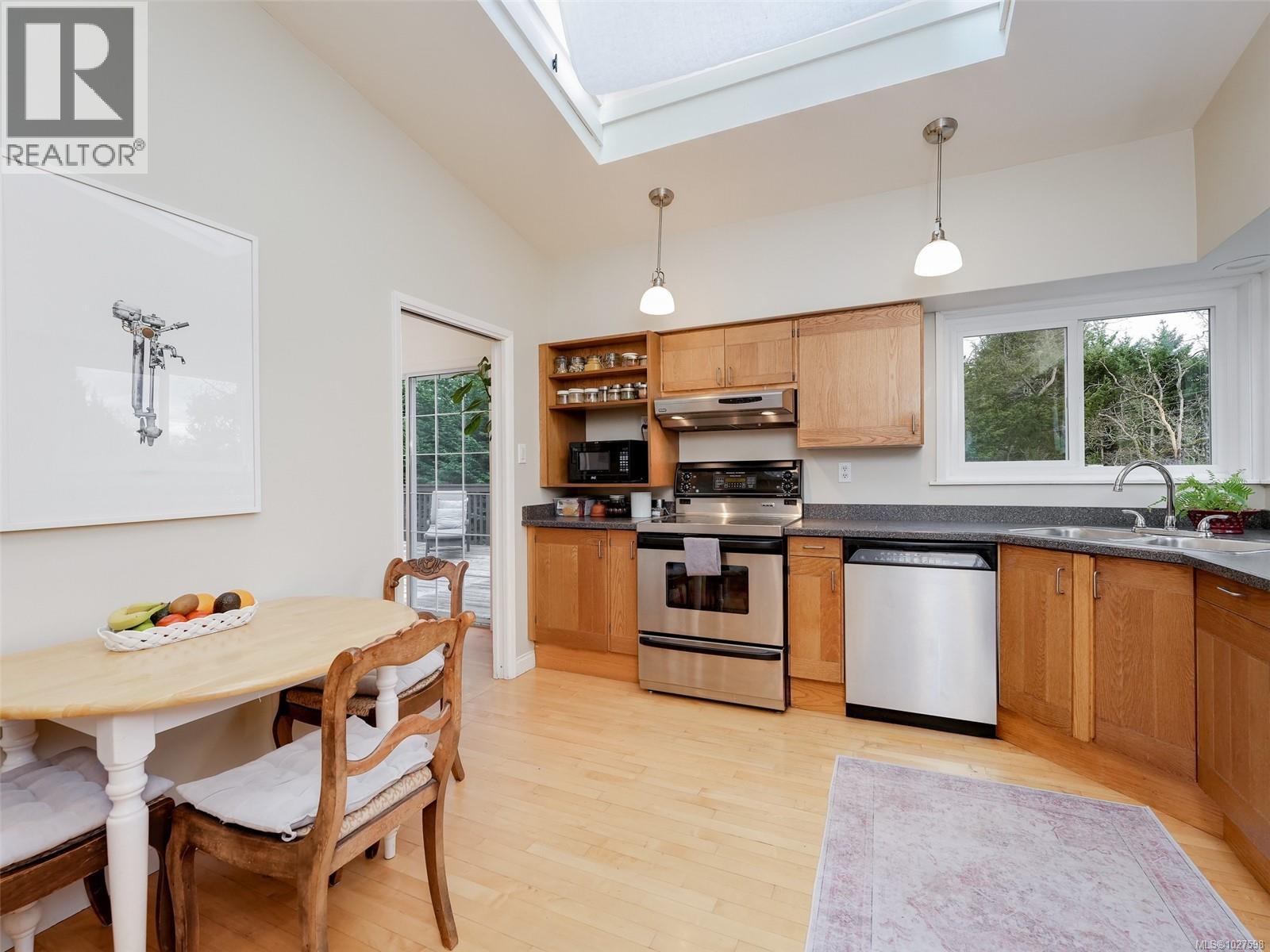 3512 Plymouth Road, Oak Bay