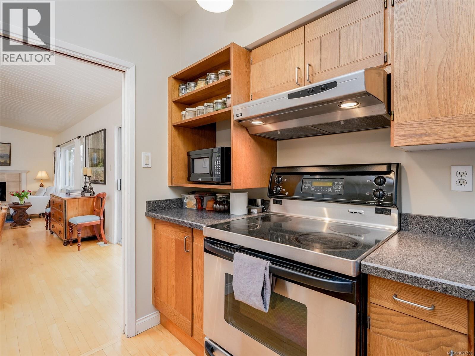  3512 Plymouth Road, Oak Bay