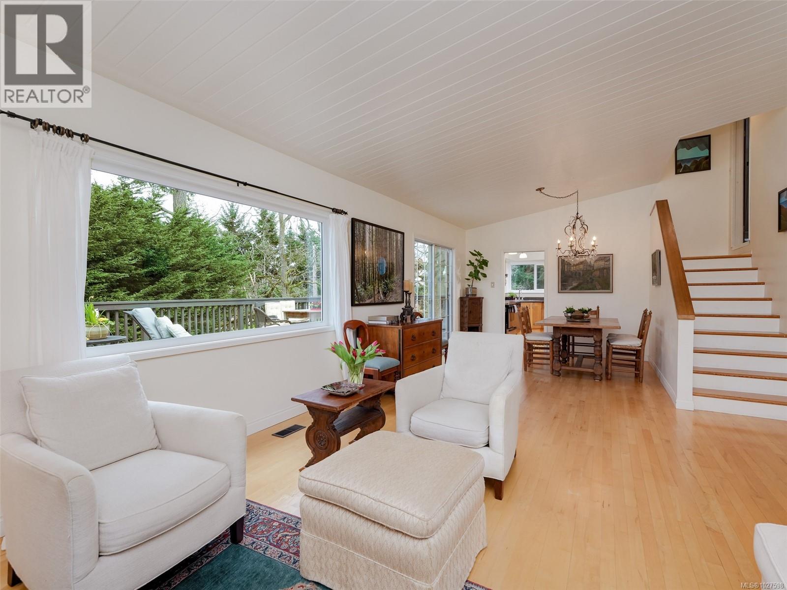  3512 Plymouth Road, Oak Bay