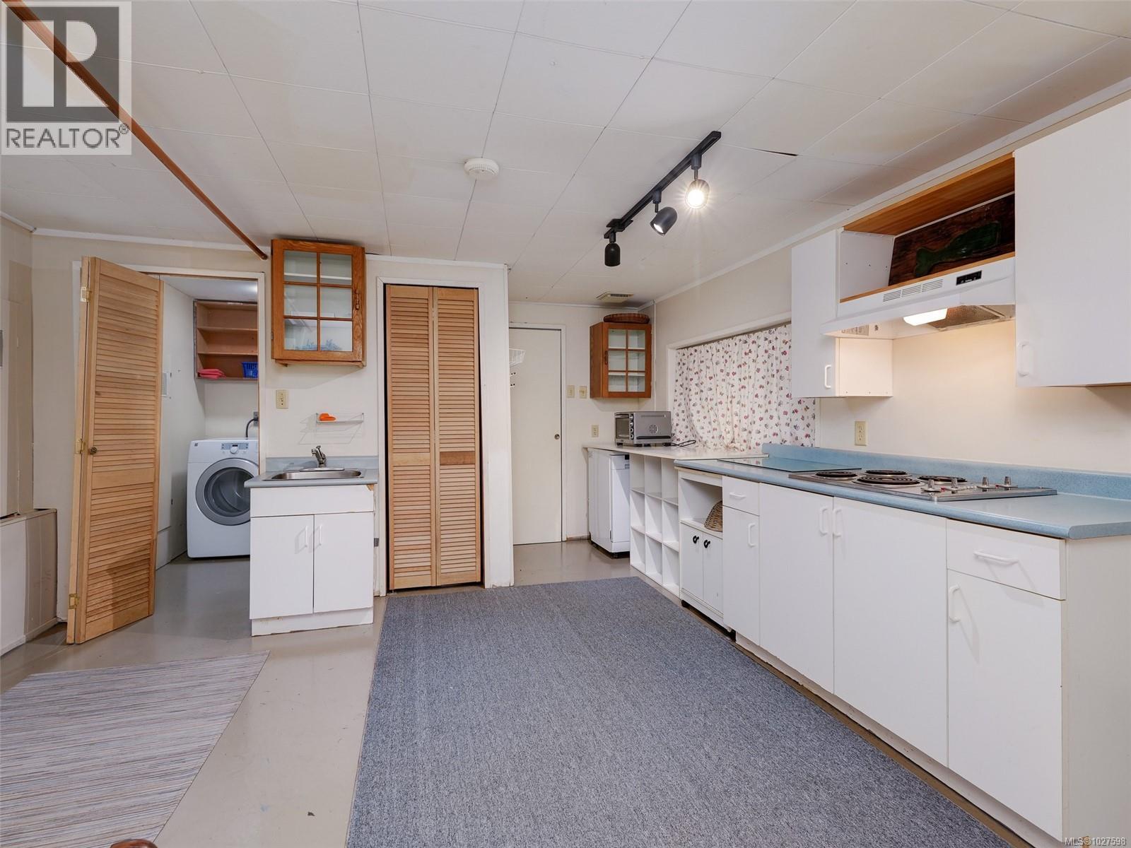  3512 Plymouth Road, Oak Bay