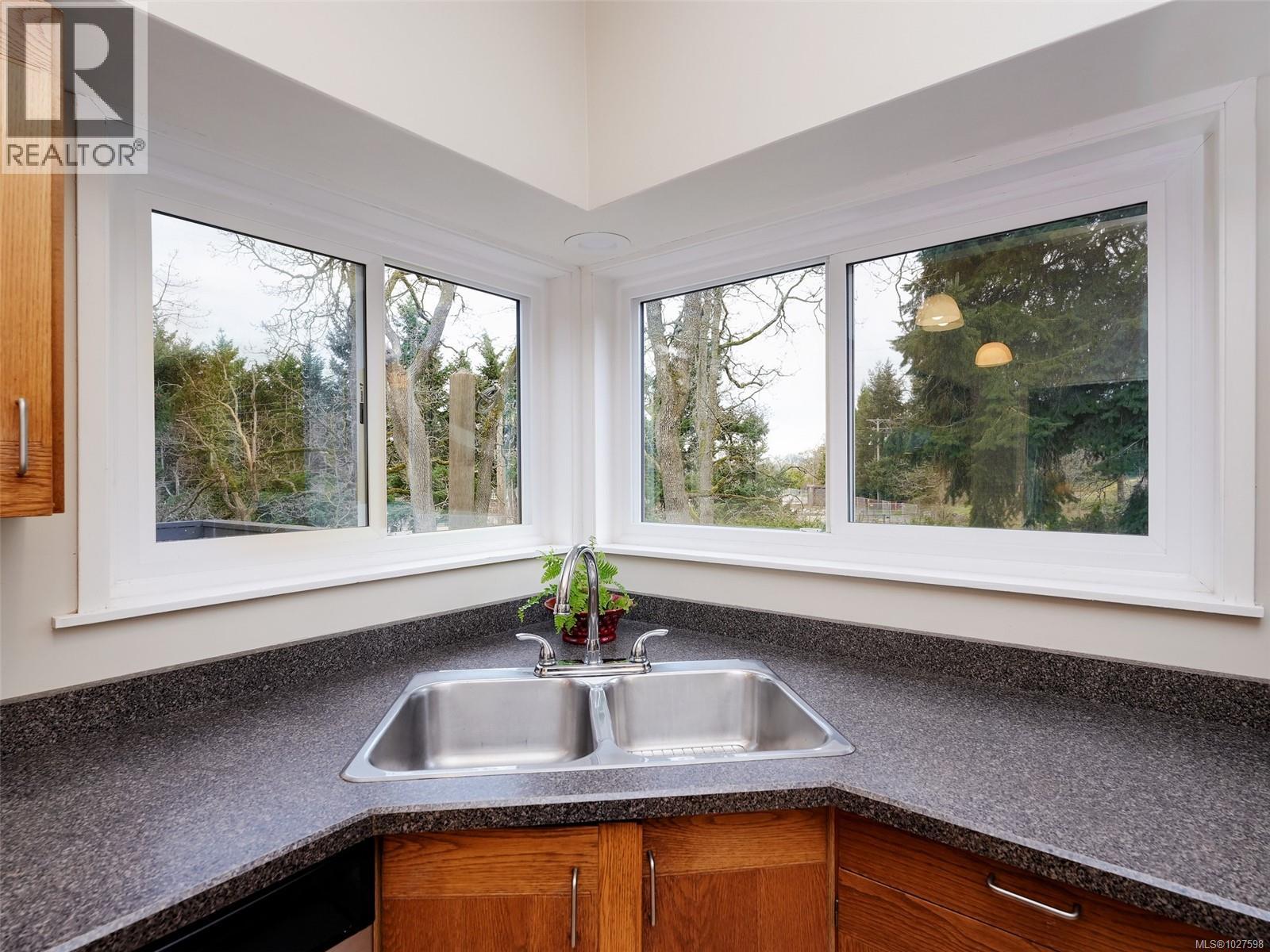  3512 Plymouth Road, Oak Bay