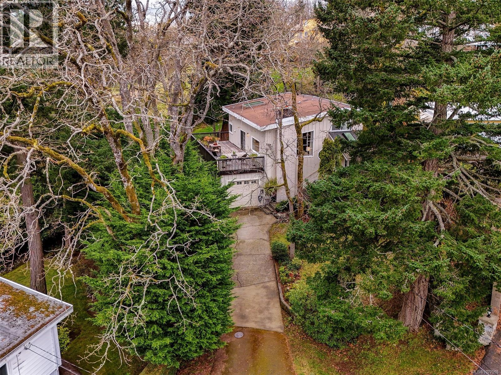  3512 Plymouth Road, Oak Bay