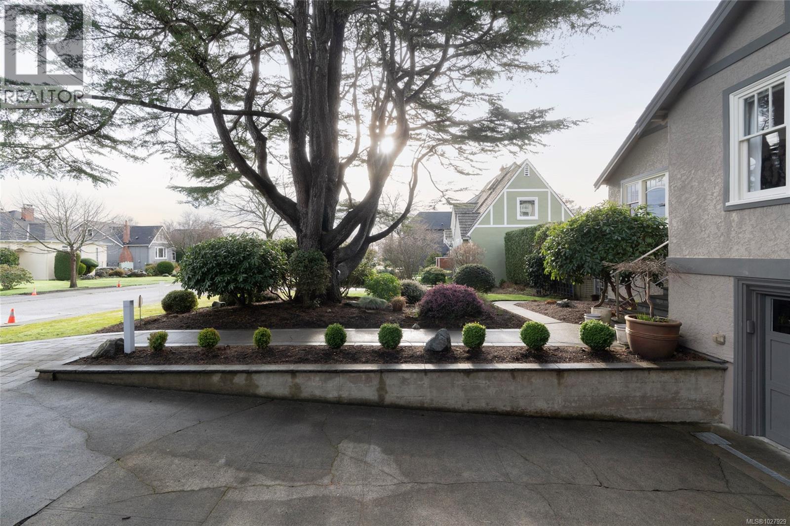  2741 Dufferin Avenue, Oak Bay