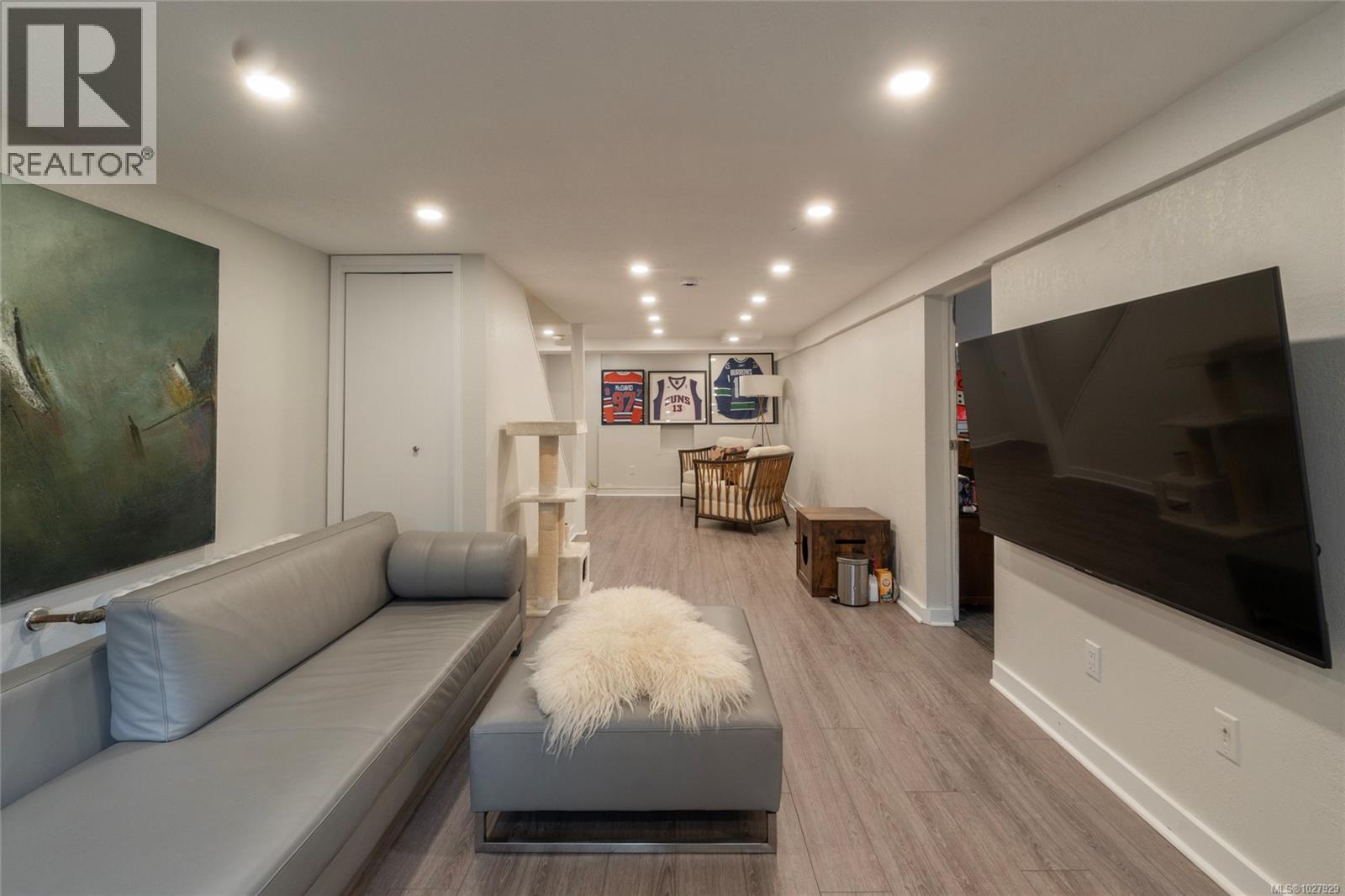  2741 Dufferin Avenue, Oak Bay