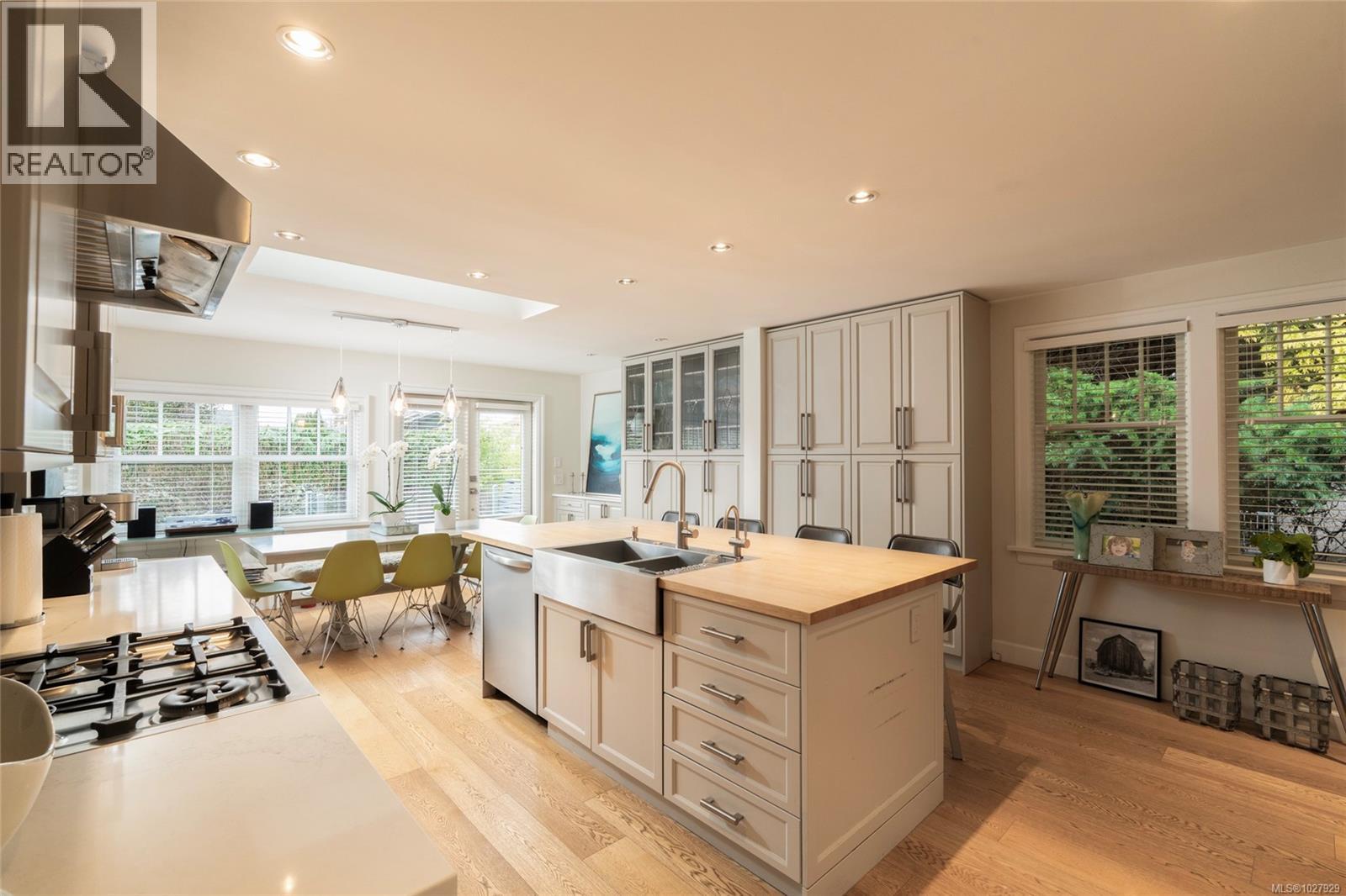  2741 Dufferin Avenue, Oak Bay