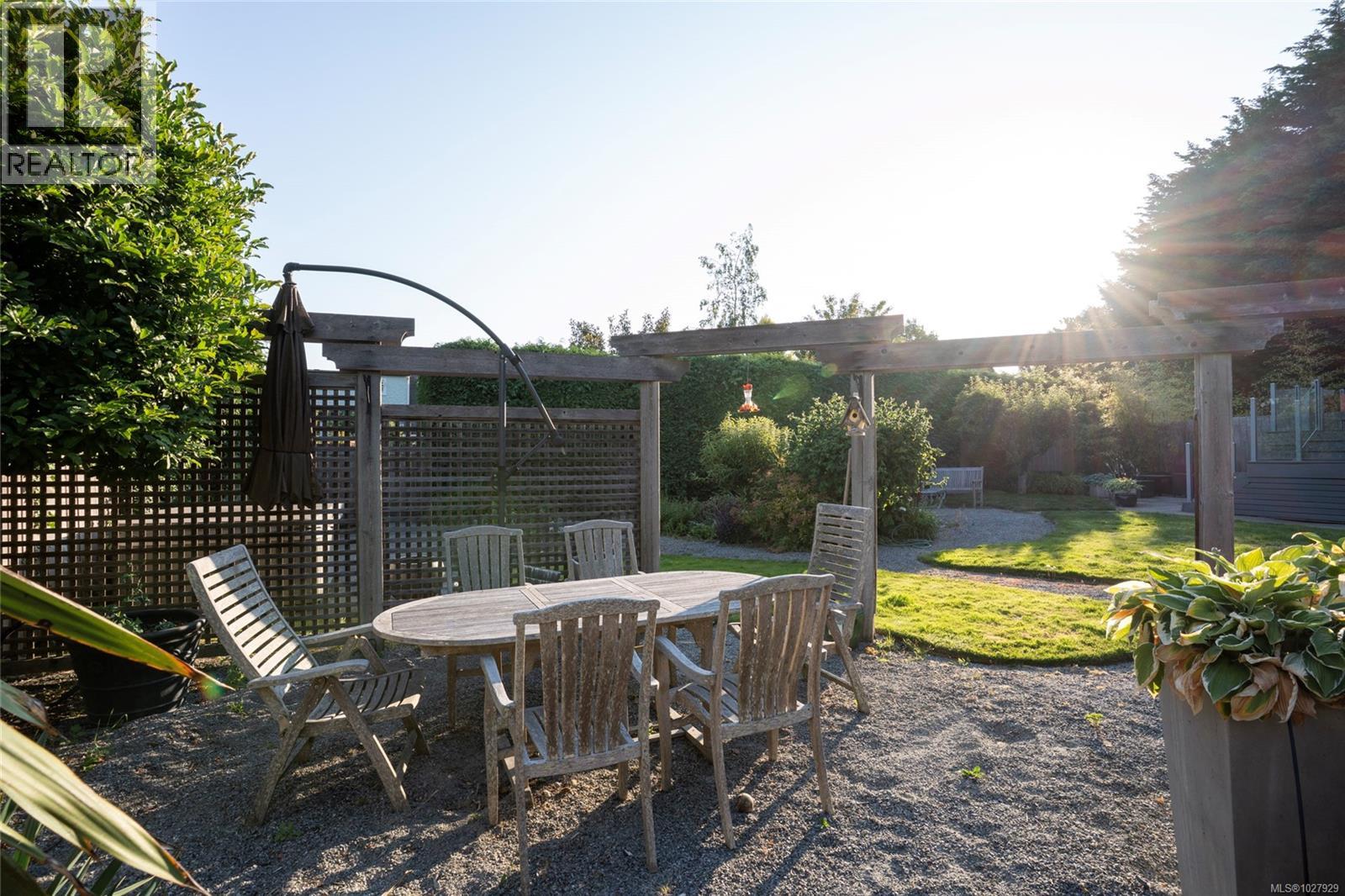  2741 Dufferin Avenue, Oak Bay