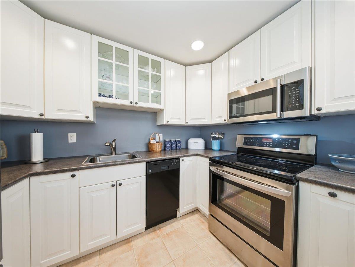 303 15165 MARINE DRIVE, White Rock