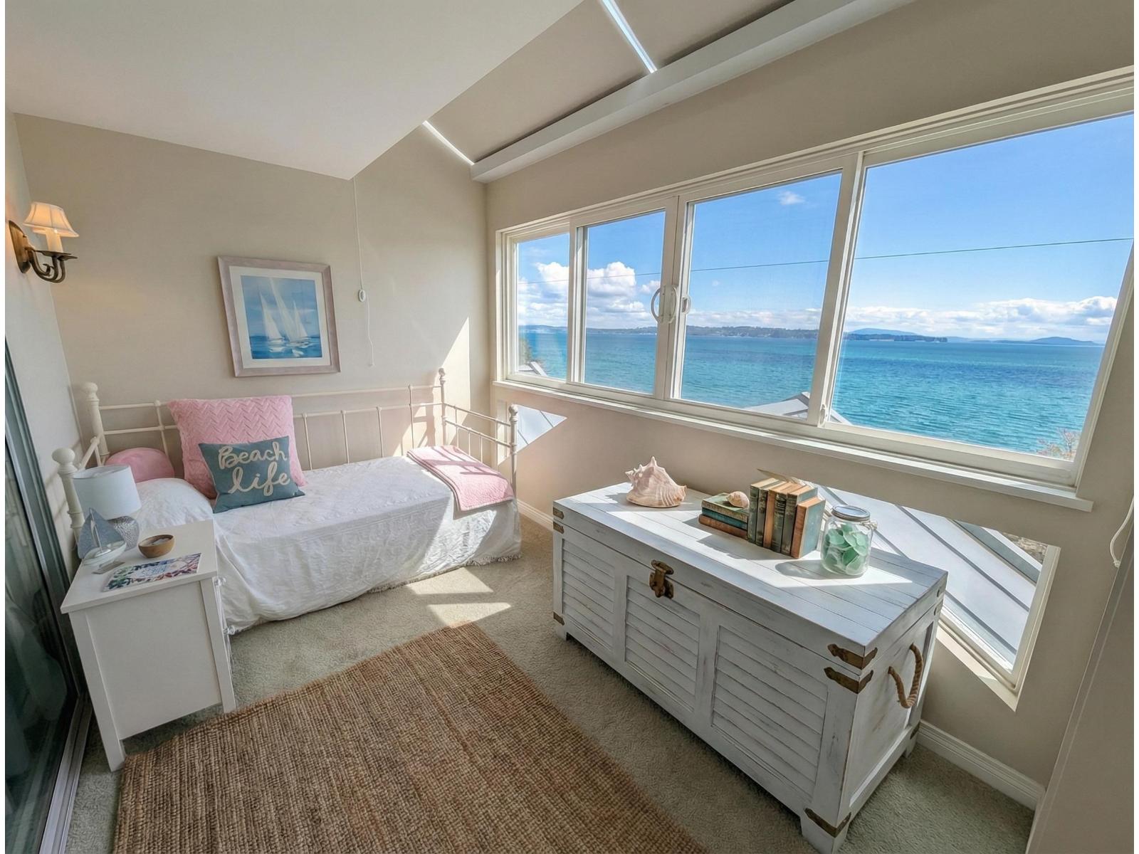 303 15165 MARINE DRIVE, White Rock