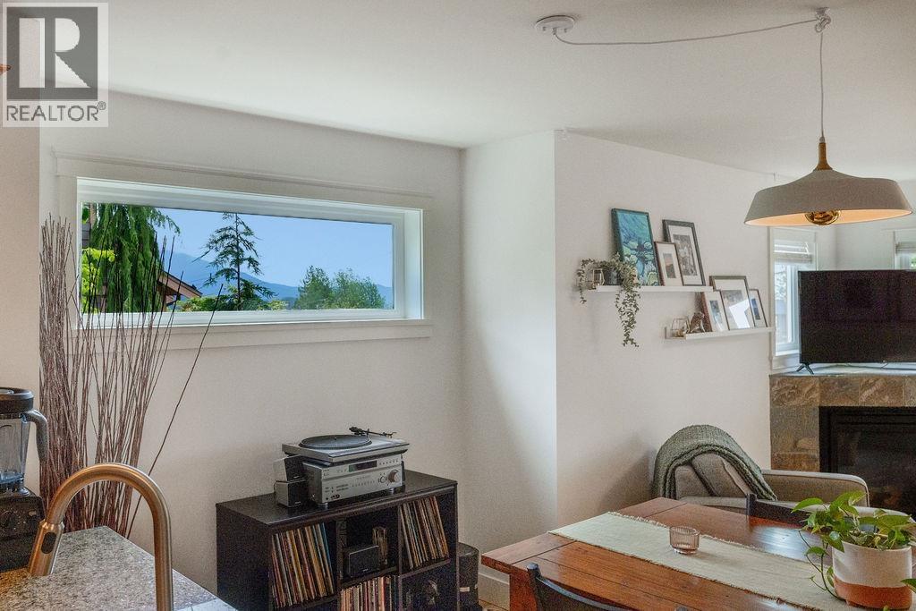 3 728 GIBSONS WAY, Gibsons