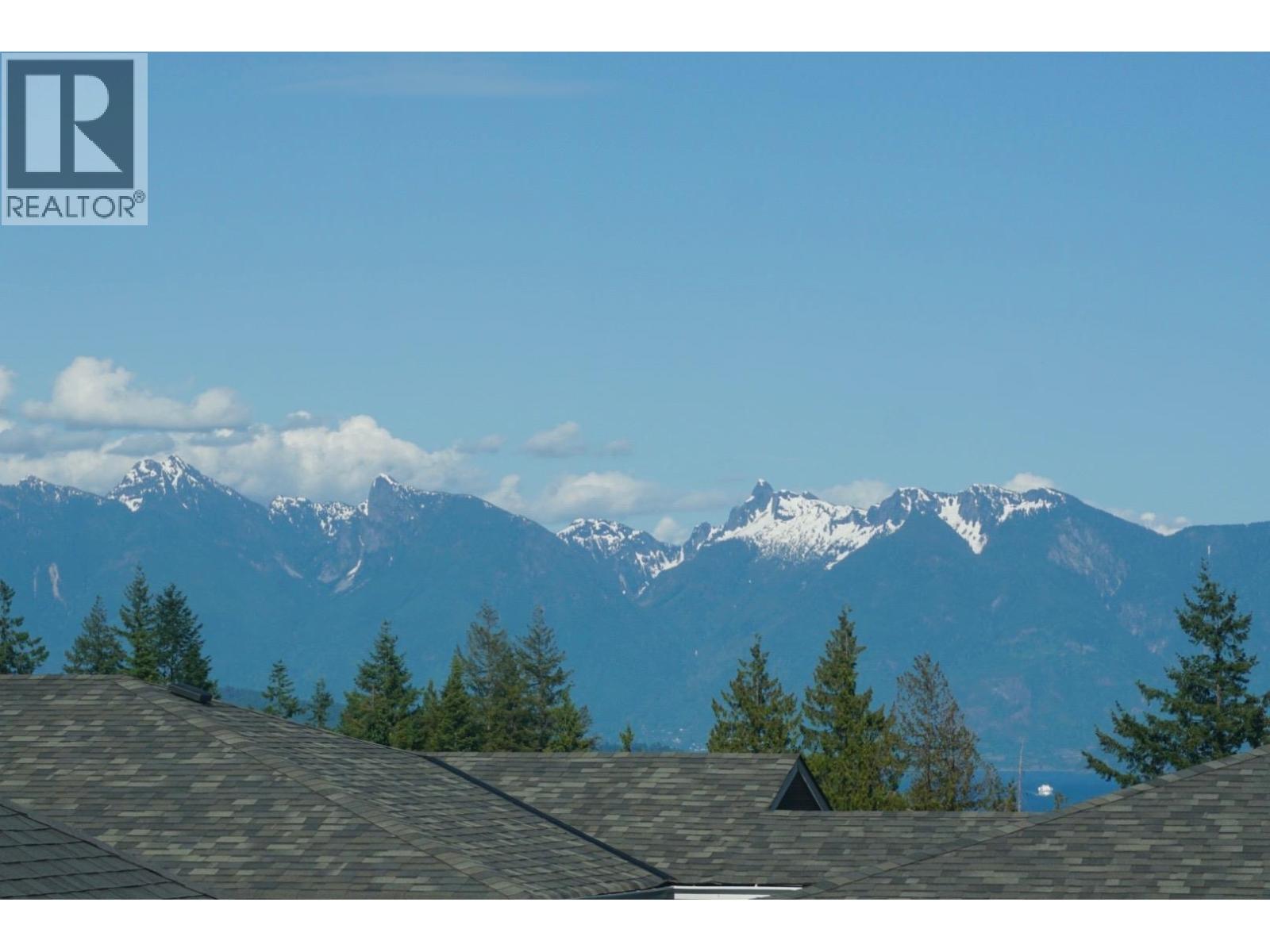 3 728 GIBSONS WAY, Gibsons