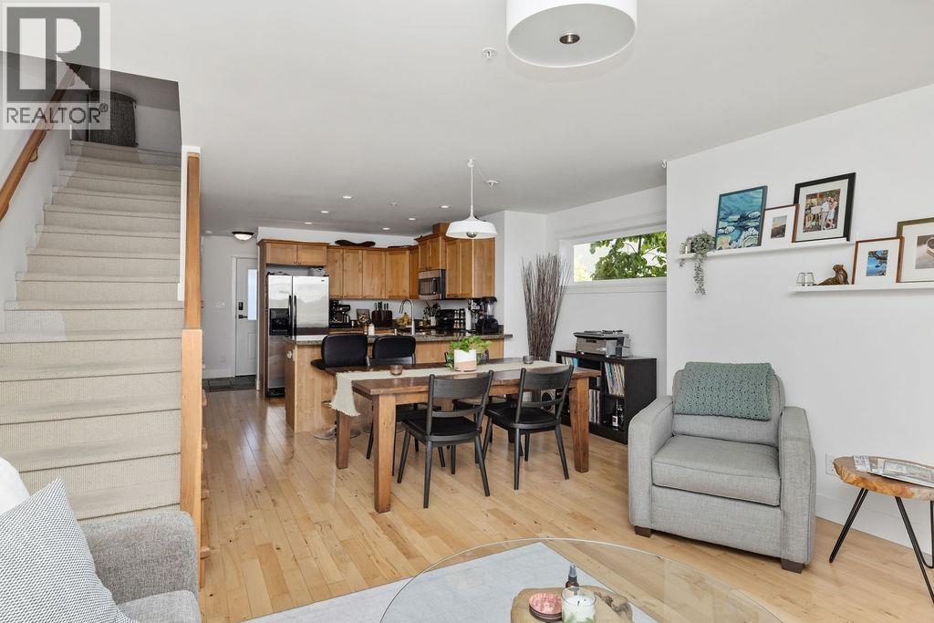 3 728 GIBSONS WAY, Gibsons