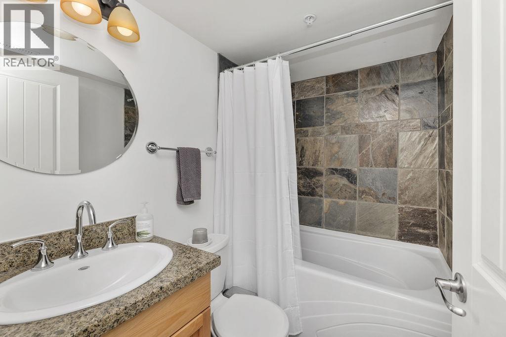 3 728 GIBSONS WAY, Gibsons