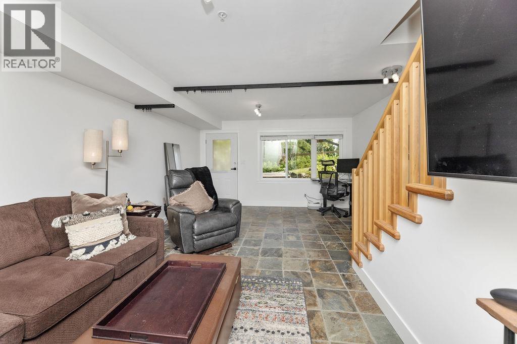 3 728 GIBSONS WAY, Gibsons