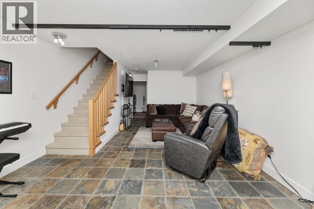 3 728 GIBSONS WAY, Gibsons