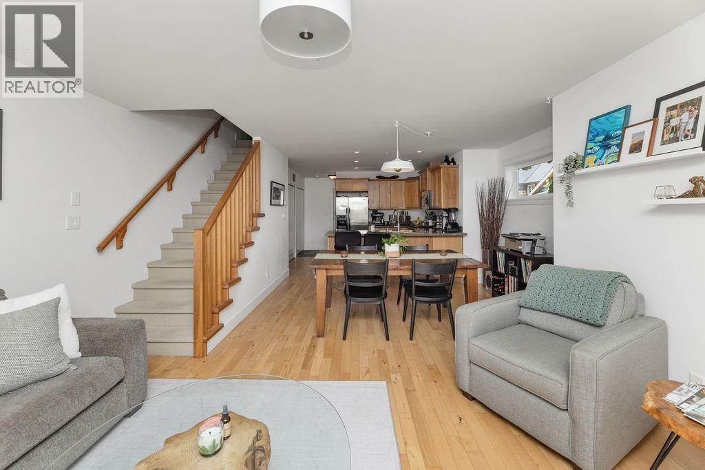 3 728 GIBSONS WAY, Gibsons