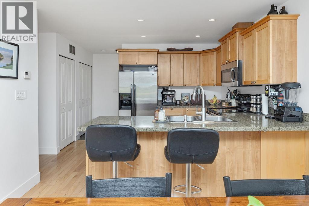 3 728 GIBSONS WAY, Gibsons