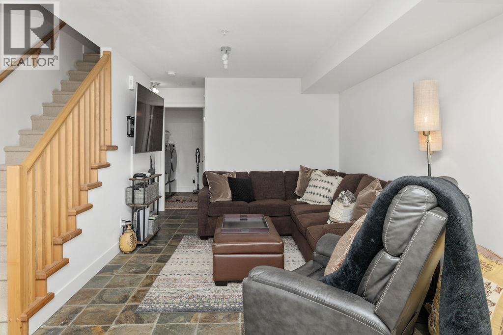 3 728 GIBSONS WAY, Gibsons