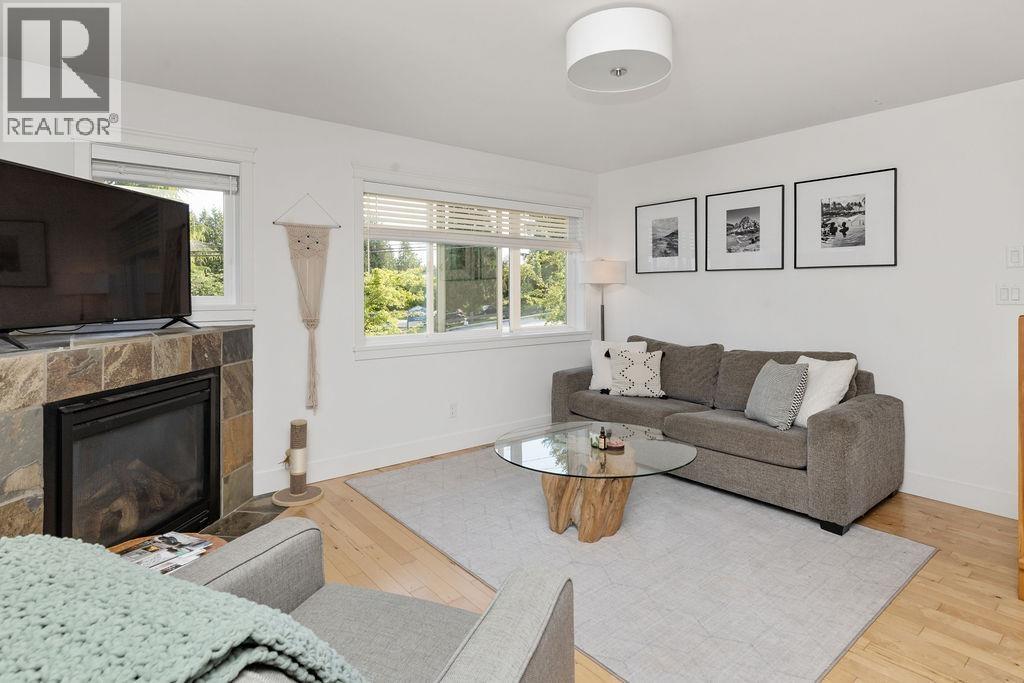 3 728 GIBSONS WAY, Gibsons