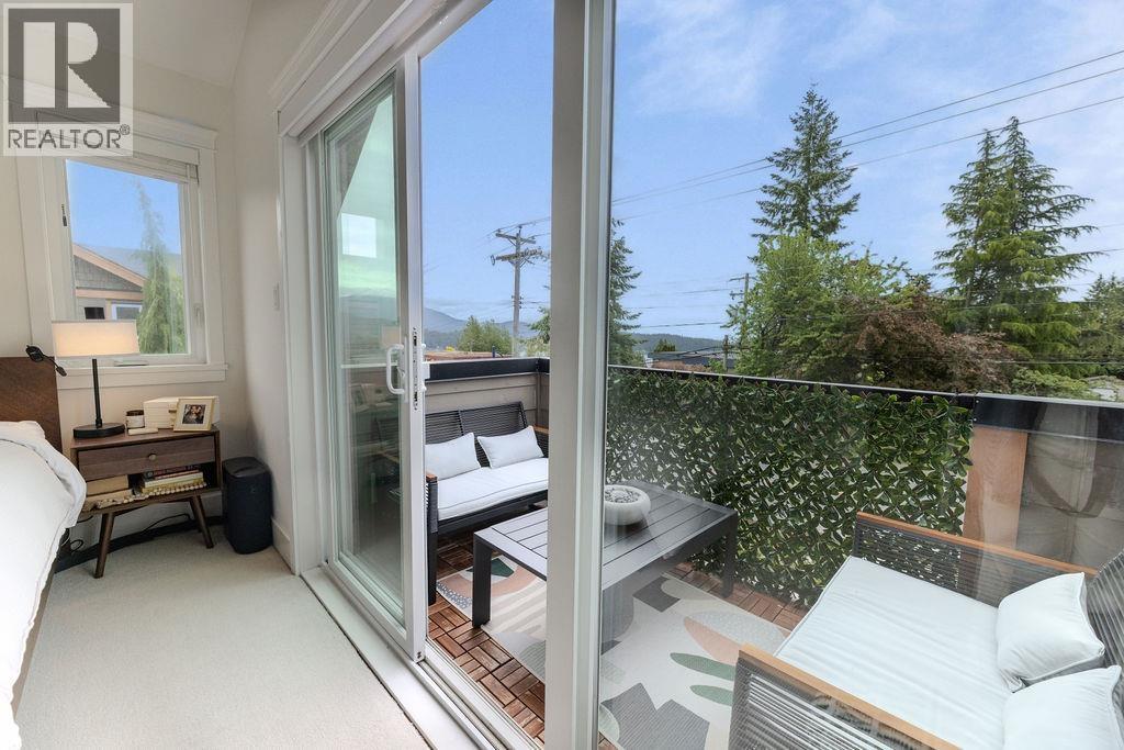 3 728 GIBSONS WAY, Gibsons