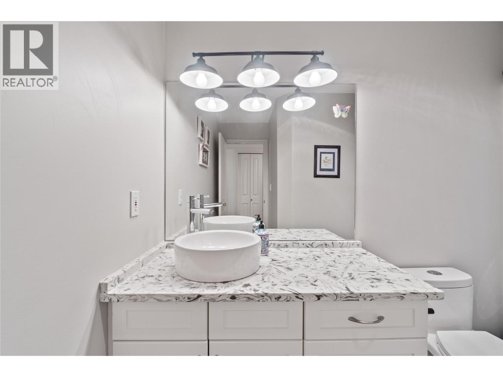 2270 3 Avenue SE, Salmon Arm