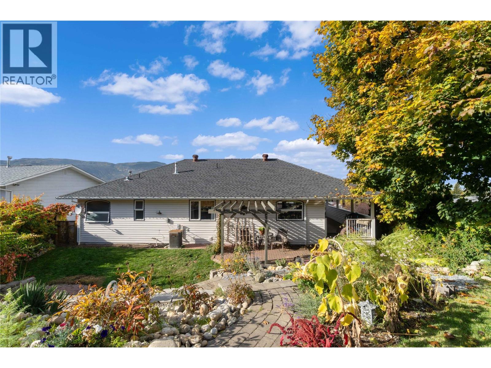 2270 3 Avenue SE, Salmon Arm