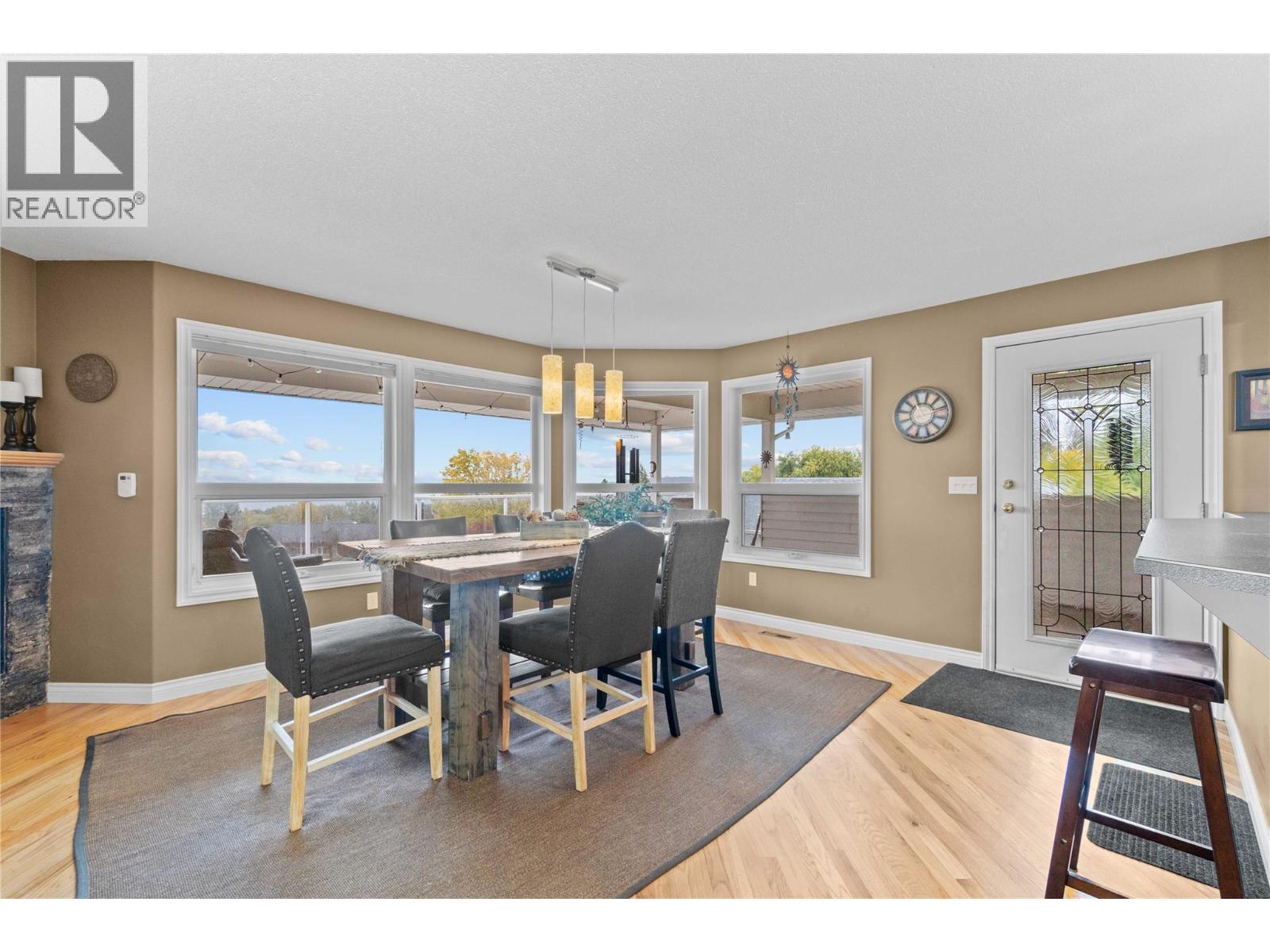 2270 3 Avenue SE, Salmon Arm