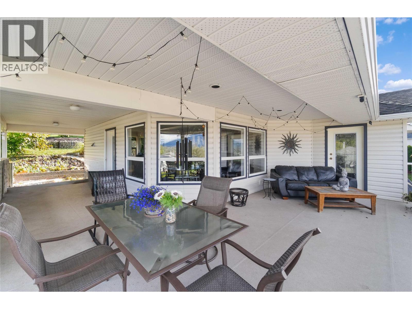 2270 3 Avenue SE, Salmon Arm