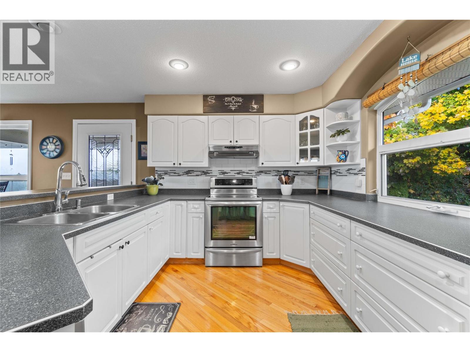 2270 3 Avenue SE, Salmon Arm