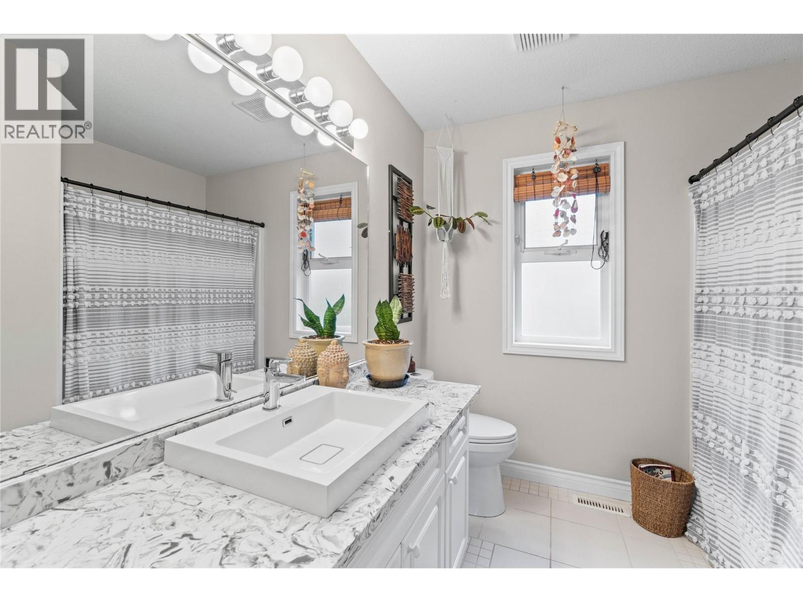 2270 3 Avenue SE, Salmon Arm